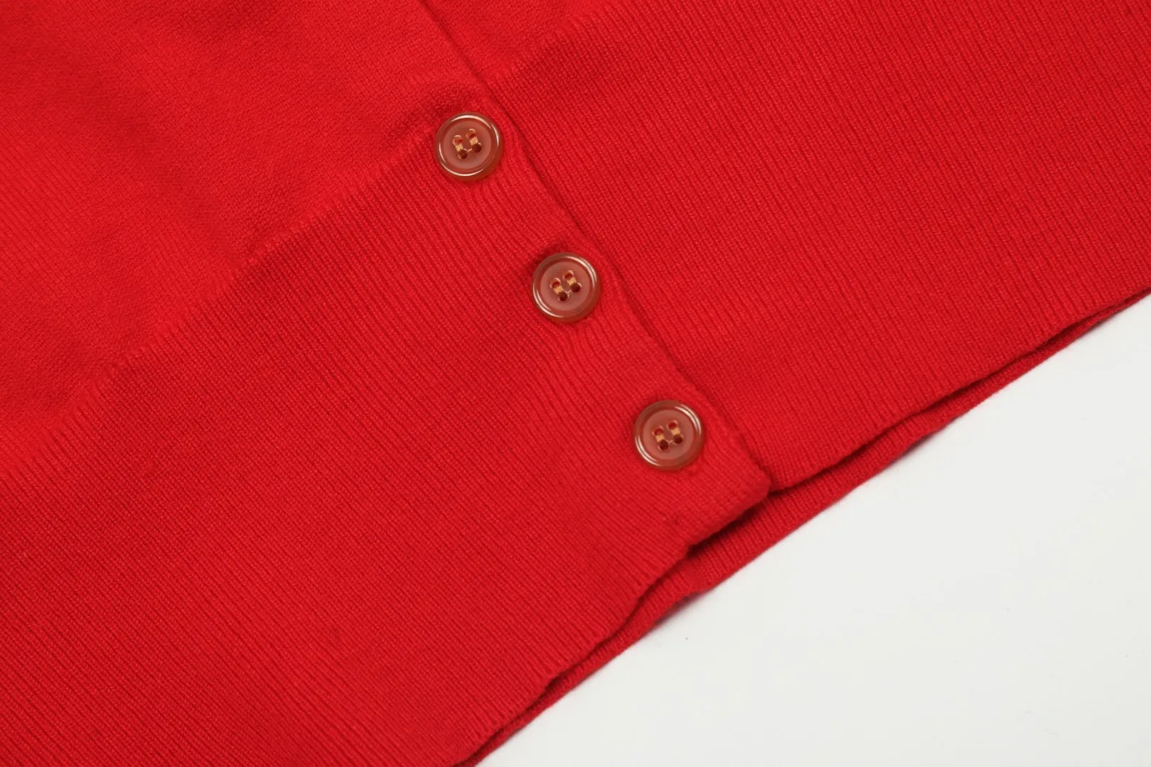 "Year of the Dragon🐉Limited" vivienne west wood West Queen Vivian Saturn classic knitted sweater wool cardigan 2024FW latest 🧩15% merino cotton wool 85% wool blend 🧩Correct Italian 🇮🇹100% wool washed wheat logo Size: S -M- L Color: Black Cream Apricot Coffee Gray Fluorescent Green Blue Chinese Red